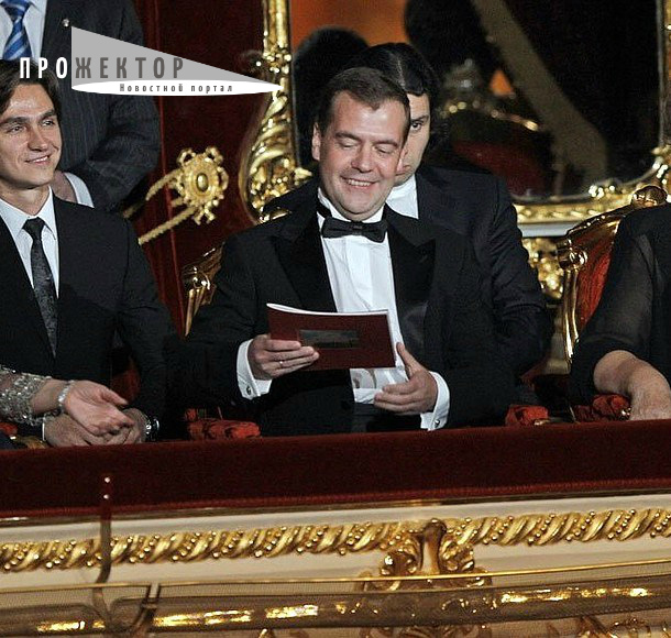 Медведев присудил премию астраханским актёрам
