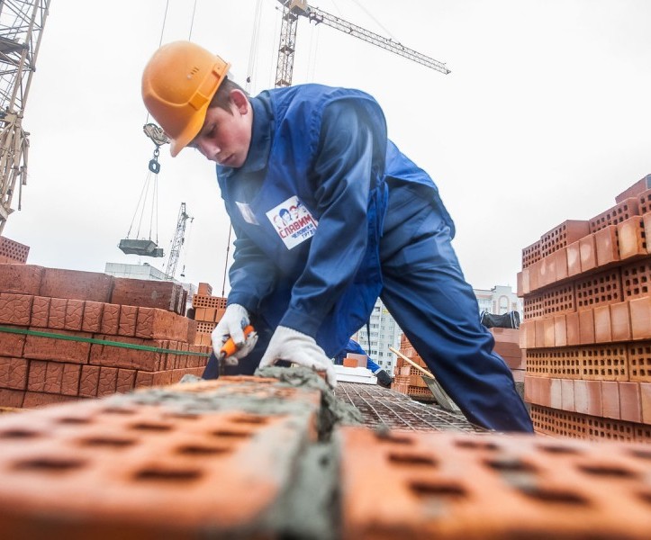В Астрахани установили среднюю зарплату для рабочих-строителей