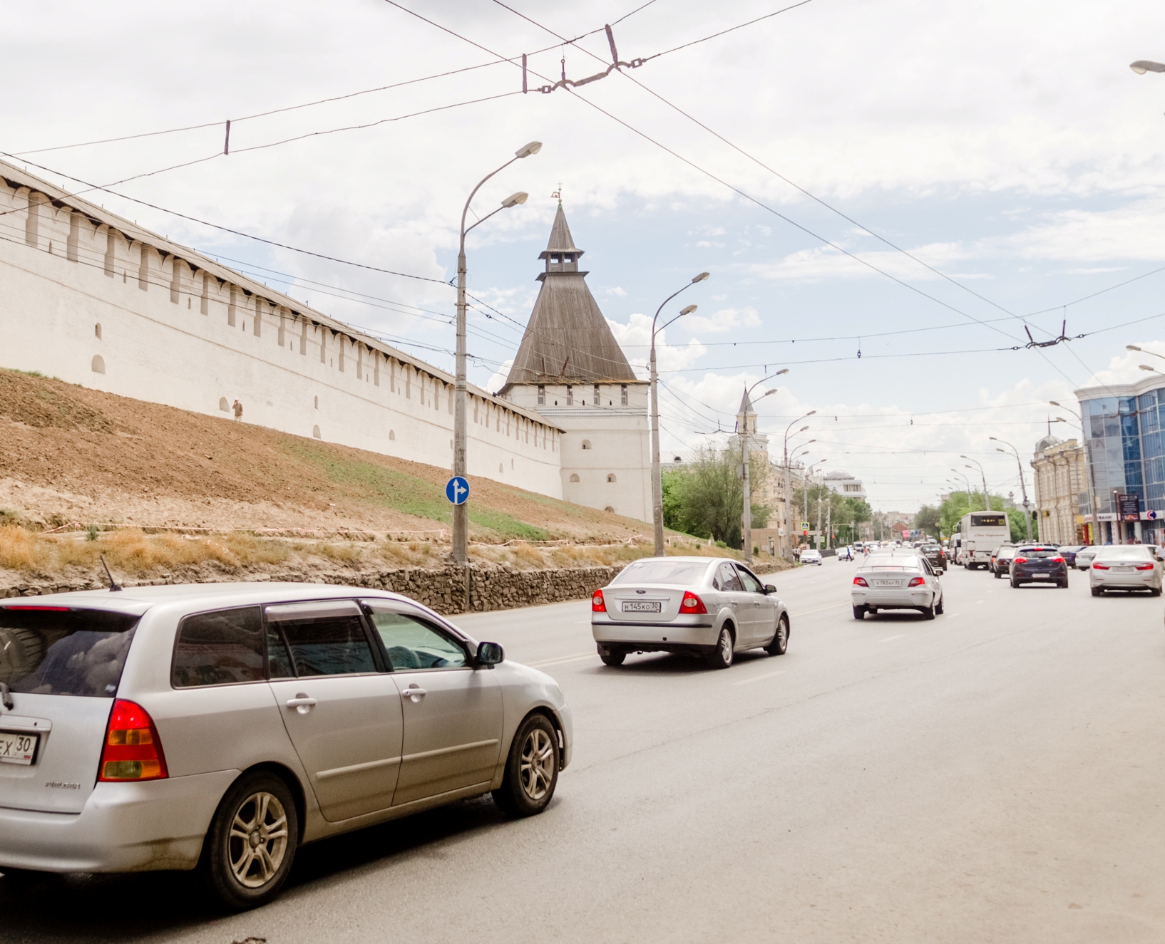 Астраханцев предупреждают об опасности на дороге
