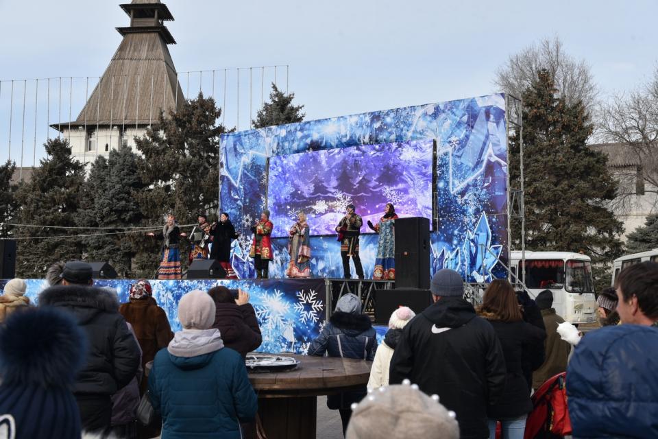 В центре Астрахани прошли рождественские гуляния