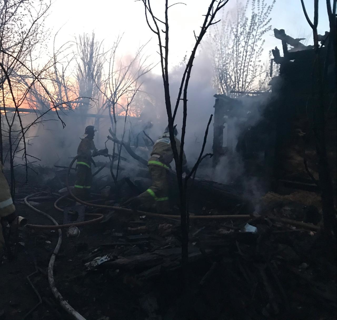 В Астраханской области сгорел деревянный дом: погибла женщина