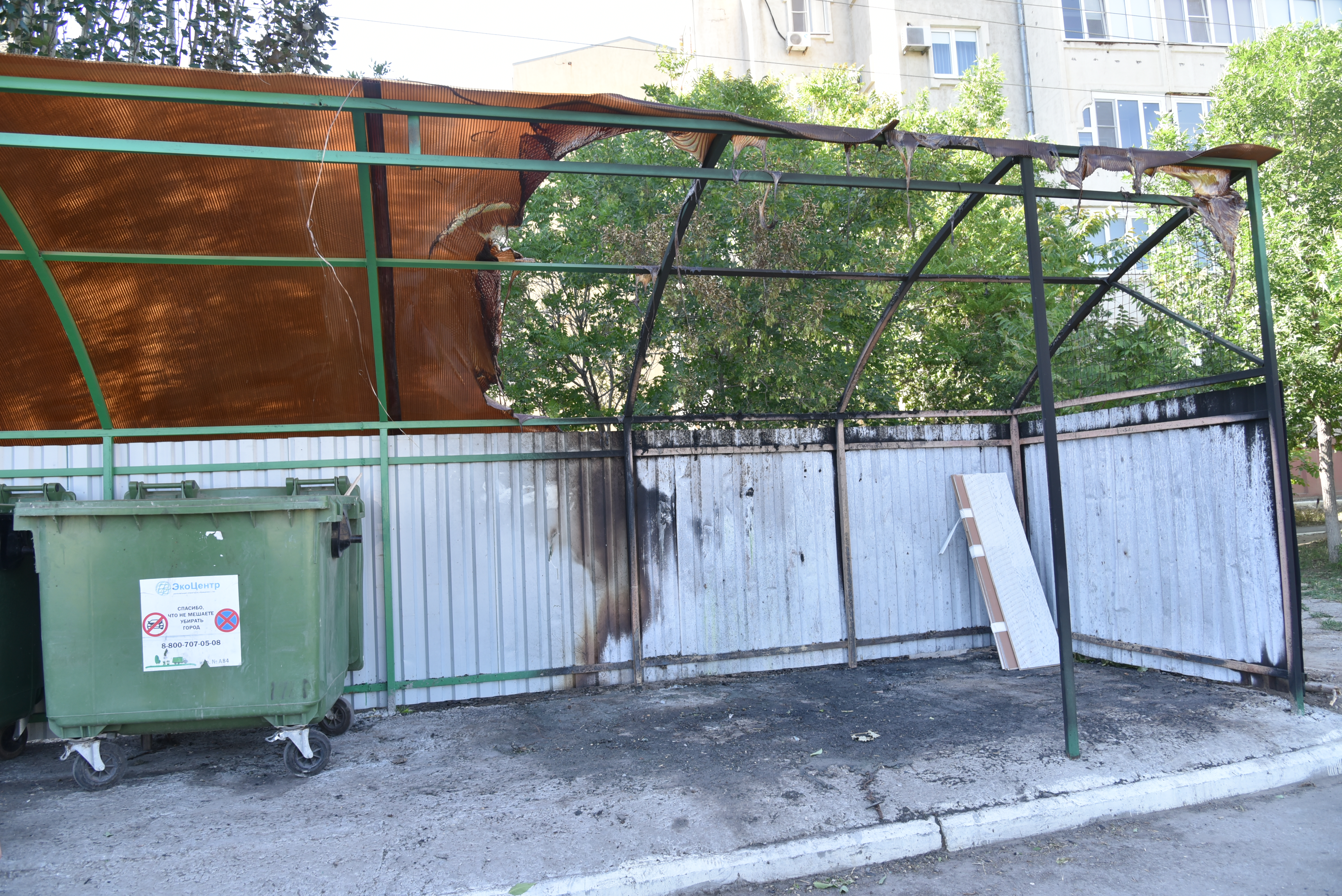 В Астрахани вандалы не перестают портить городские имущества