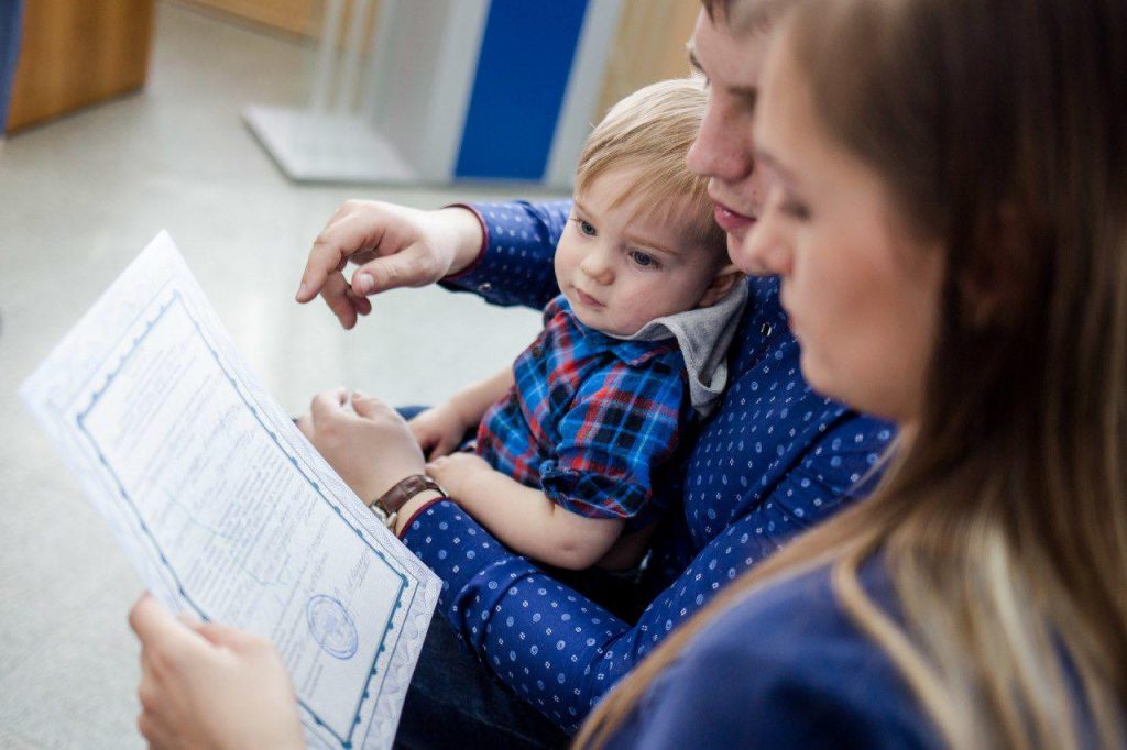 Как получить астраханским семьям с детьми дополнительные выплаты