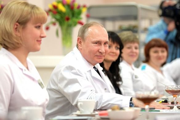 Путин поблагодарил астраханских врачей за борьбу с COVID-19