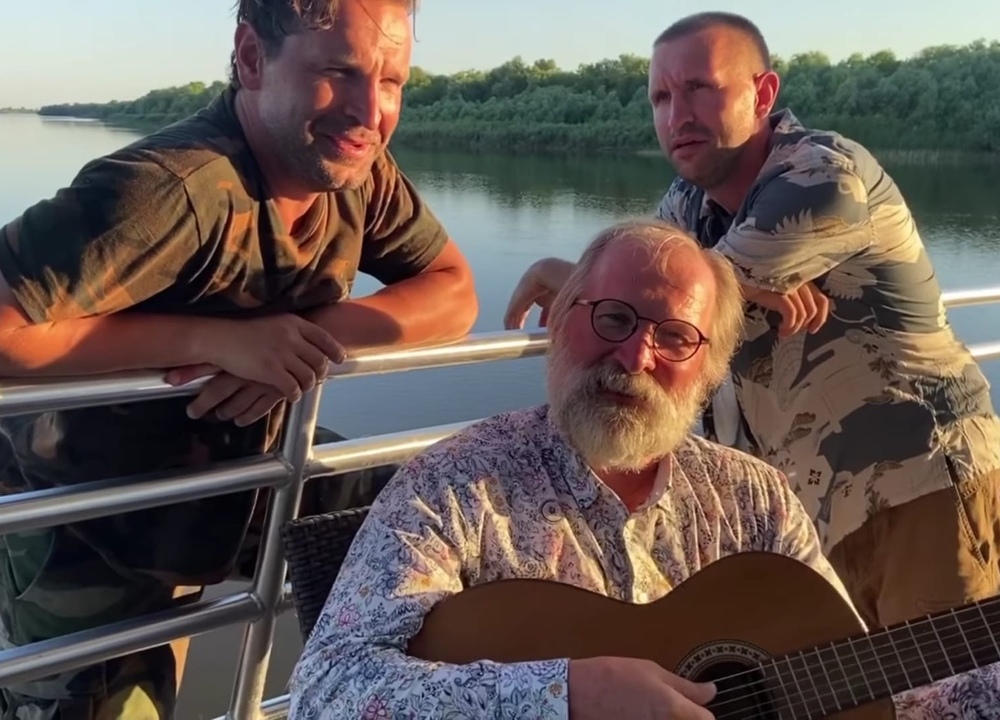 Фёдор Добронравов поздравляет всех с Днём рыбака и советует рыбачить в Астрахани