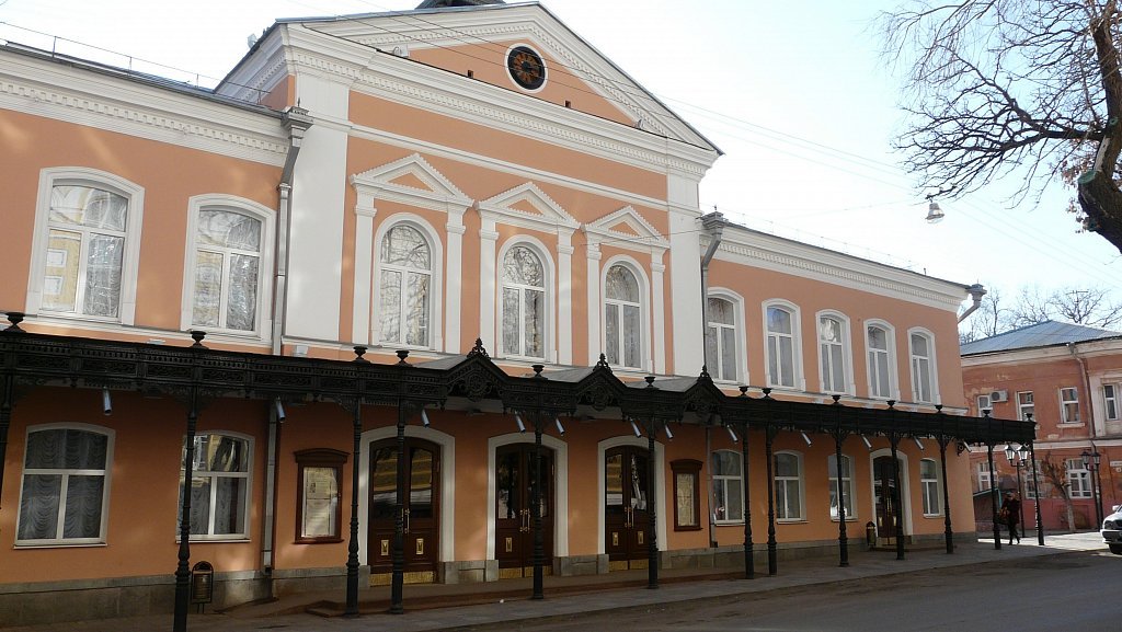 Астраханский драмтеатр приглашает на летнюю сцену