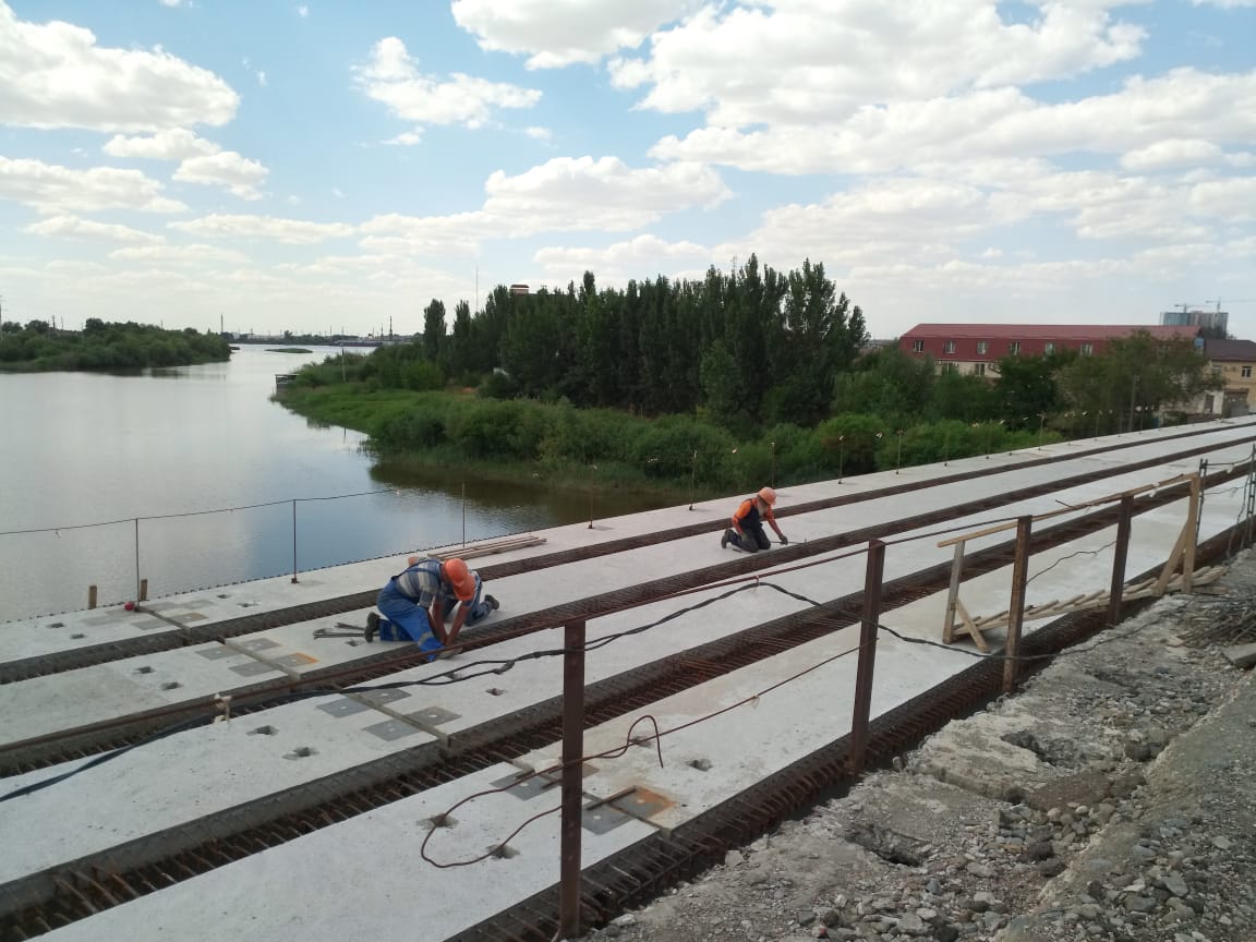 На Милицейском мосту продолжаются ремонтные работы