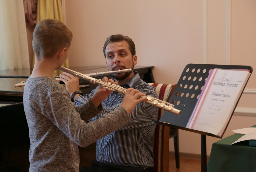 Преподаватель «Гнесинки» провёл мастер-класс для астраханских музыкантов