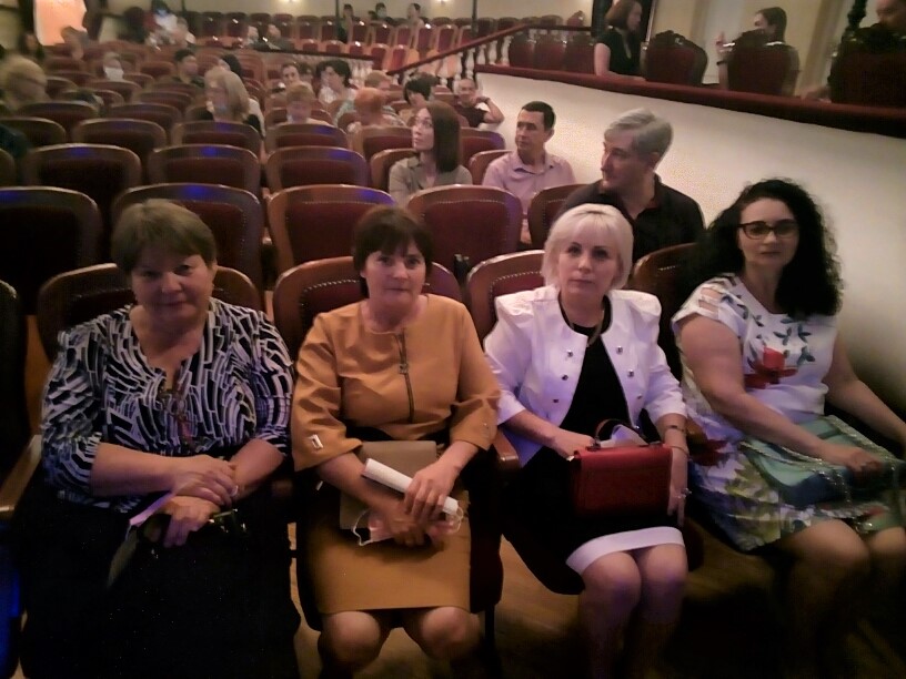 Астраханский драмтеатр пригласил медиков на театральный праздник