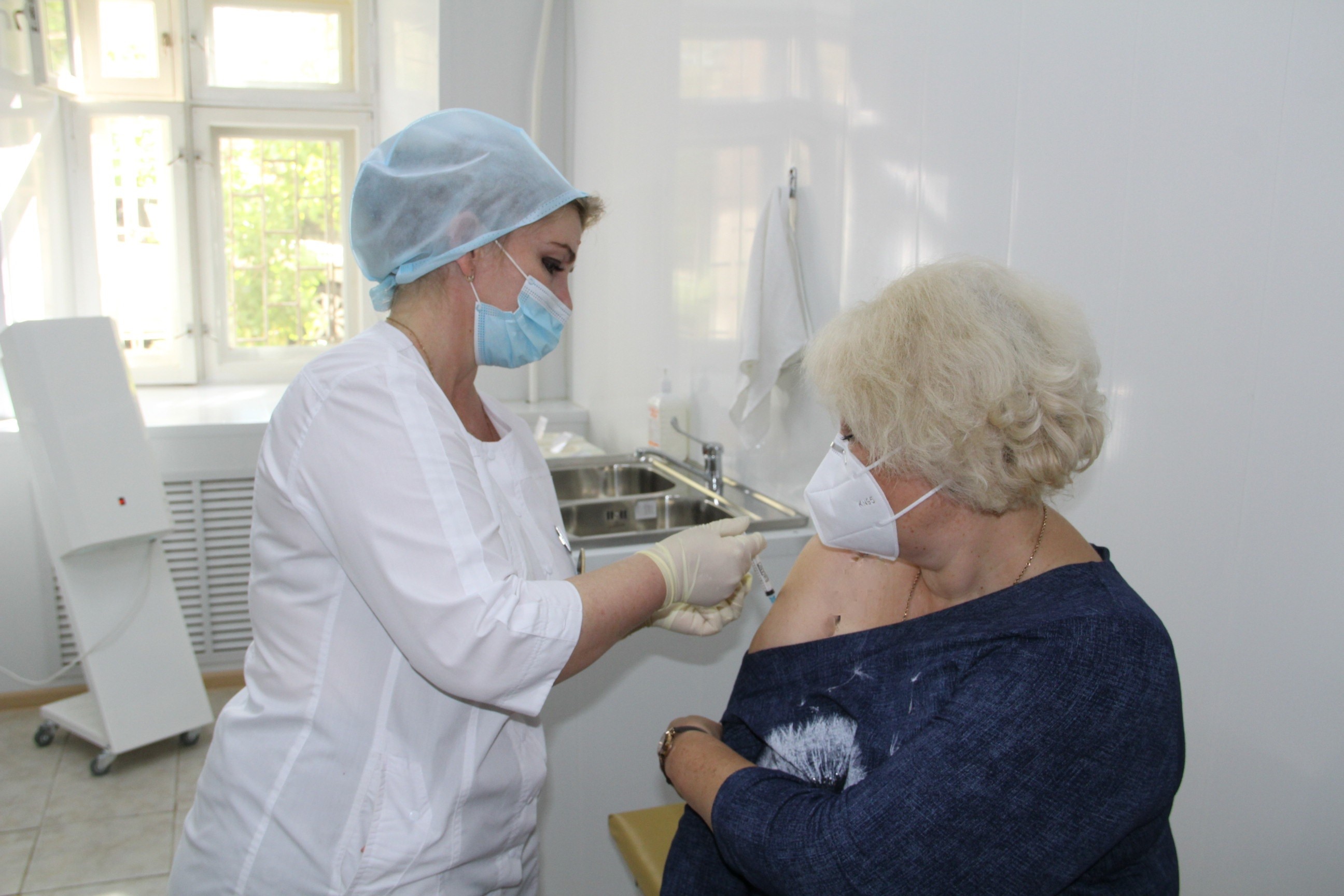 Астраханские медработники рассказали о первых ощущениях после прививки от COVID-19