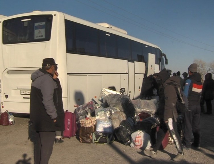 Мигранты из Узбекистана покидают Астраханскую область