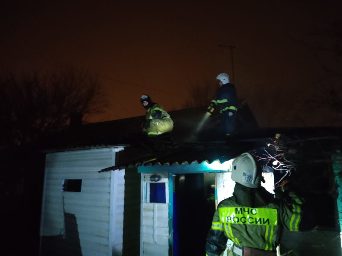 В Астрахани сгорел дом: погибли двое