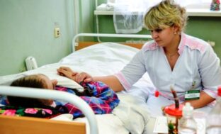 Здоровья и зарплаты побольше: сегодня астраханские медсестры отмечают профессиональный праздник