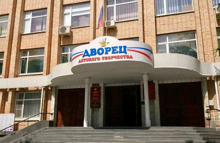 В Астрахани из-за скандала после Губернаторской елки уволен руководитель областного центра развития творчества